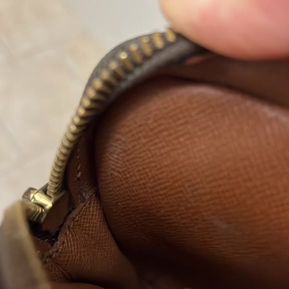 Authentic Louis Vuitton Clutch Wristlet Cosmetics Pouch Bag Monogram - Picture 10 of 10